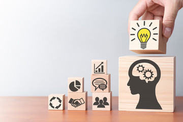 鲁滨逊漂流记主要内容20字左右