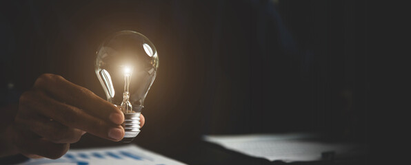 鲁滨逊漂流记主要内容20字左右